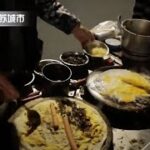 为何深夜总是饿  之 食色厨房【肉末煎饼】凌晨2点 天未亮却排董阿姨的小摊队  |《食色生香》| Chinese Food