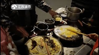 为何深夜总是饿  之 食色厨房【肉末煎饼】凌晨2点 天未亮却排董阿姨的小摊队  |《食色生香》| Chinese Food