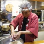 【実食】職人が作るイカの握りとイカの刺身を食す。