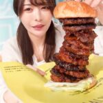 【大食い】肉まみれの高カロリーバーガー！総重量不明のジャンクに挑む【三年食太郎】