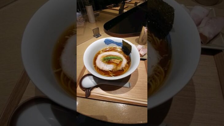 [邊食邊拍]東京車站補給！吃一碗叉燒拉麵🍜