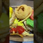 【食LOG】🍔クア・アイナのハンバーガー初めて食べた時のショート動画👍食べるの難しい😓 #Shorts