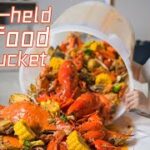 给朋友做1米高的美式手抓海鲜桶，吃不完不许走！Make a vat of American hand-held seafood for a friend’s party| 曼食慢语