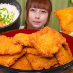 【大食い】40%増量している巨大ファミチキを大量に食べる！