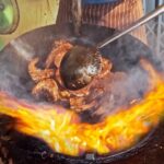 Amazing Wok Skills！Spicy Shrimp Fried Noodles Master / 驚人的熱炒技巧！大蝦炒河粉, 鹹蛋鐵板炒麵