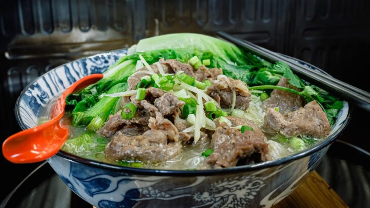 廣東話影片｜滑牛湯米粉｜香港流行食法｜只要加一種食材多一個程序就能夠讓麵湯口感變得濃厚｜購買河源米粉需知｜爽滑牛肉做法｜食家評價『讓人有一吃再吃的沖動』