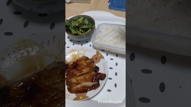 独身40代の食生活６月18日　惣菜鶏もも肉照り焼き　ご飯　レタス